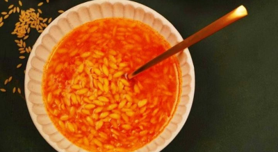 Sopa de tomate com risoni