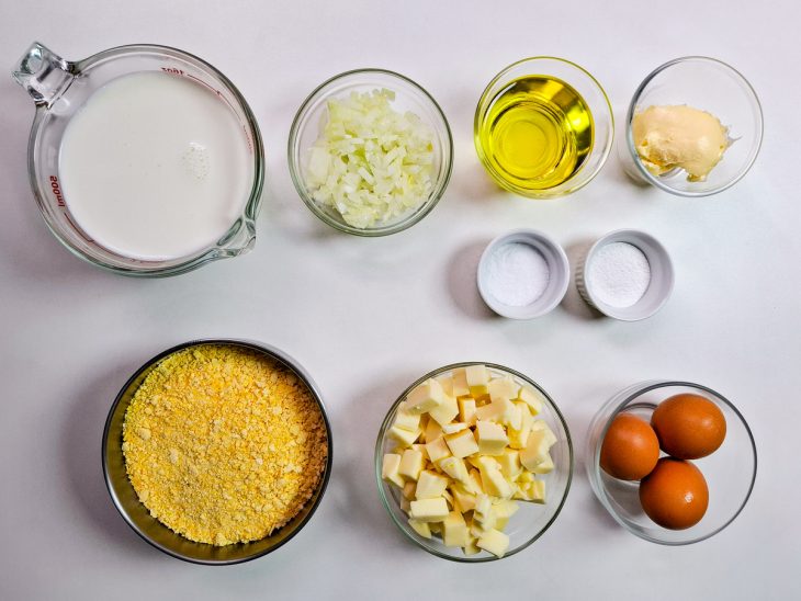 Ingredientes para o preparo da sopa paraguaia.