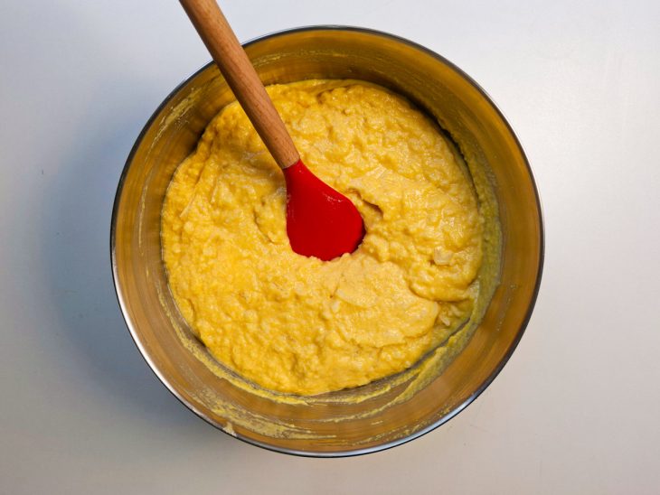 Ingredientes incorporados na tigela.