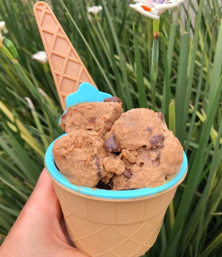 Sorvete de amendoim com chocolate