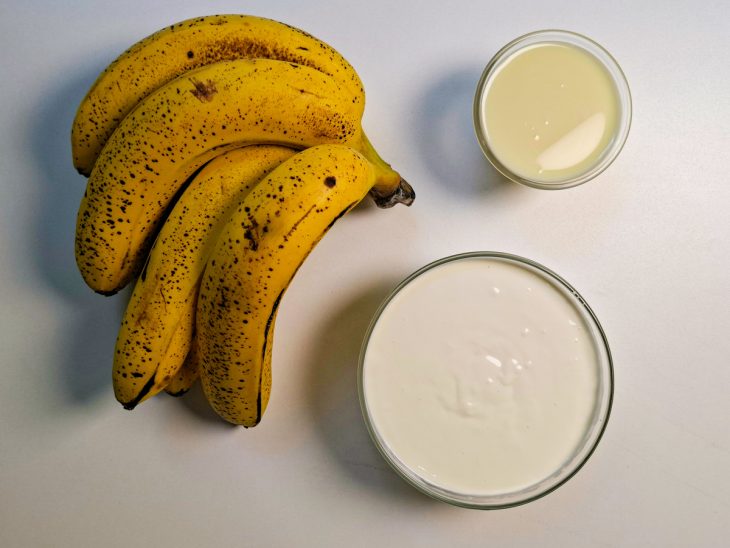 Ingredientes reunidos na bancada.