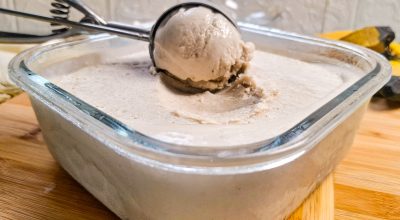 Sorvete de banana com leite em pó