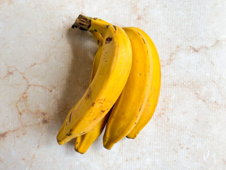 Bananas separadas para o preparo do sorvete.