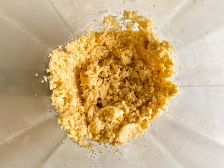 Rodelas de banana batidas no liquidificador.
