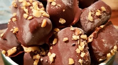 Sorvete de banana e doce de leite com casquinha de chocolate