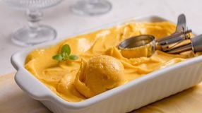 Sorvete de banana e manga no liquidificador