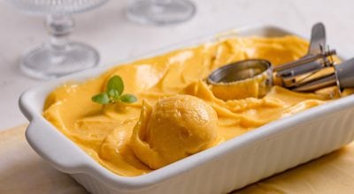 Sorvete de banana e manga no liquidificador