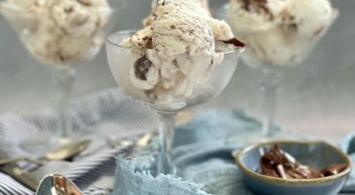 Sorvete de baunilha com creme de avelã