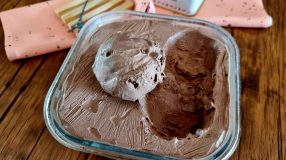 Sorvete de chocolate com 3 ingredientes