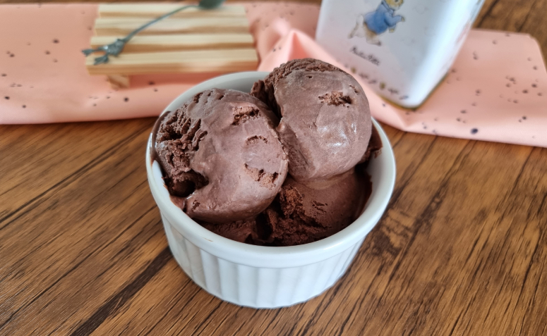 Sorvete de chocolate com 3 ingredientes-image