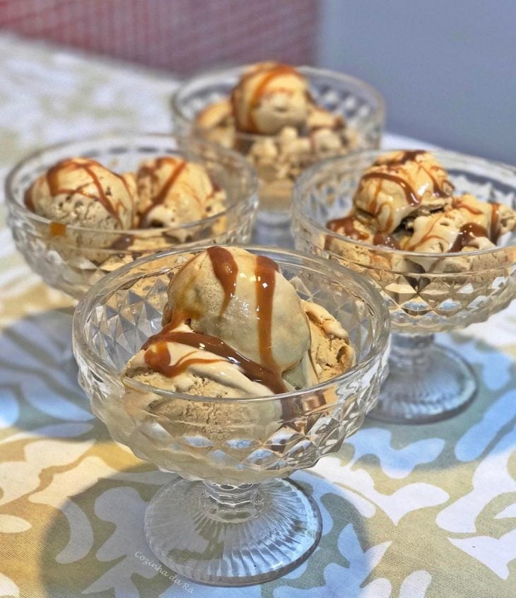 Sorvete de doce de leite simples