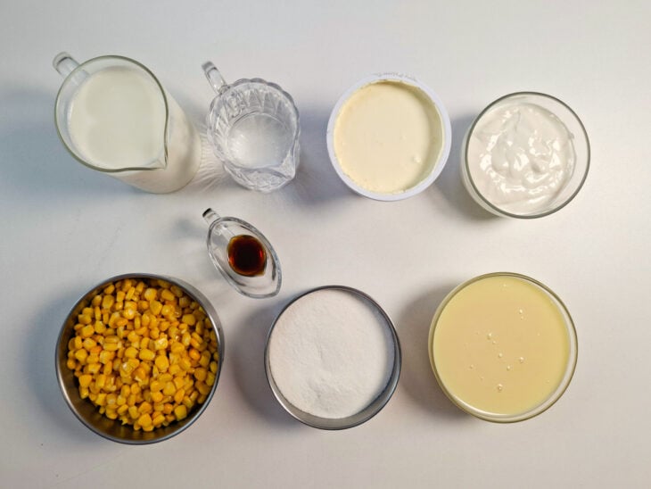Ingredientes separados sobre a bancada.