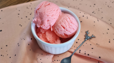 Sorvete de morango com gelatina