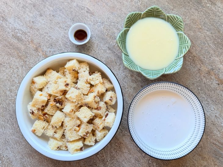 Ingredientes reunidos na bancada.