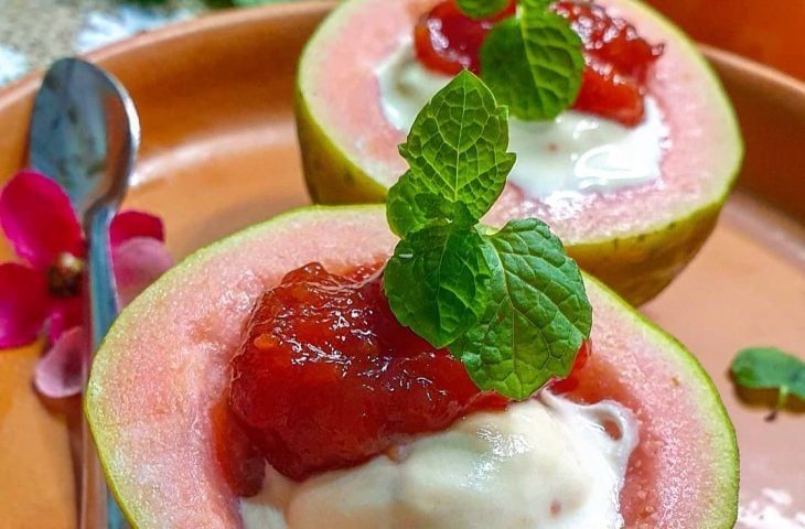 Sorvete de queijo com goiabada