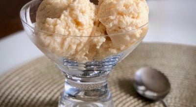 Sorvete de tapioca com coco