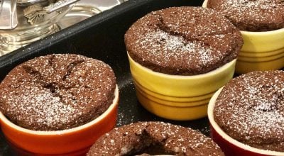 Souflé de chocolate com creme inglês