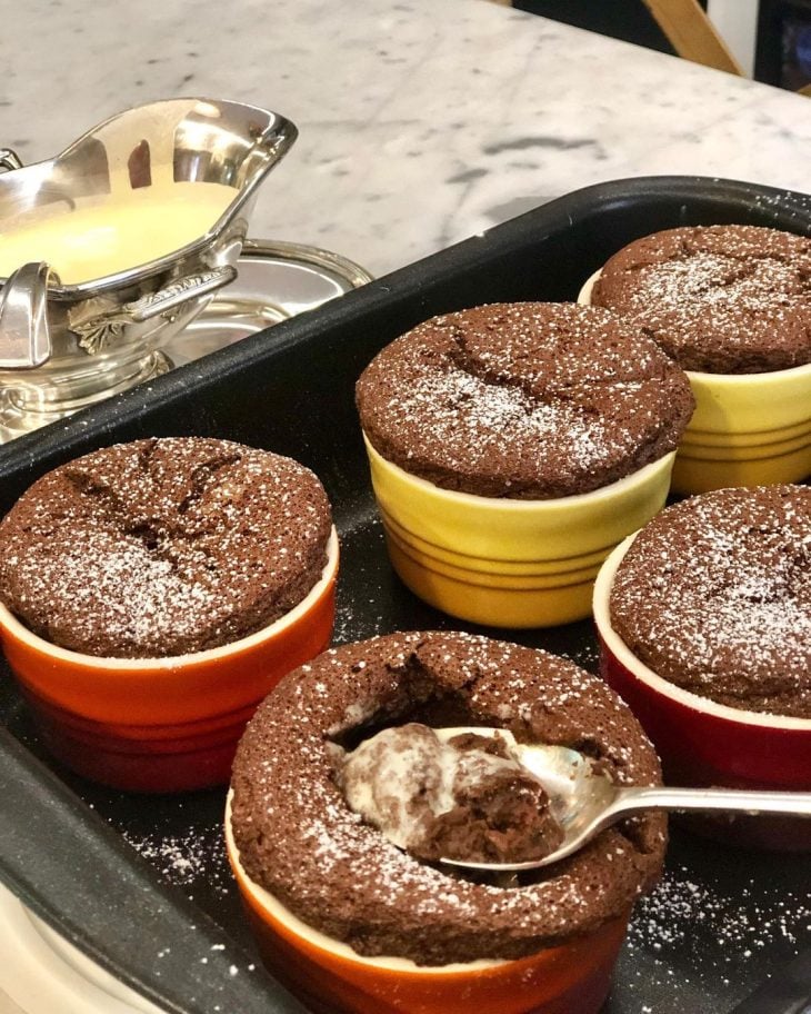 Souflé de chocolate com creme inglês