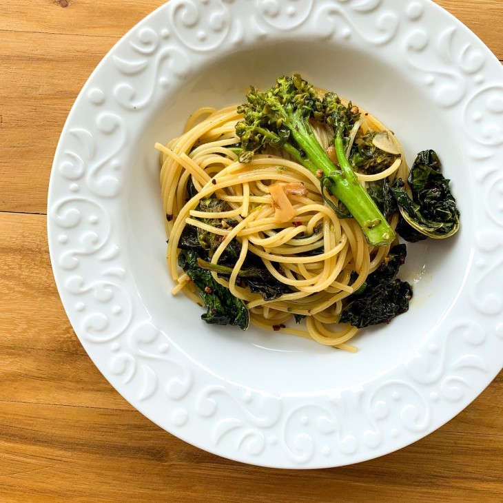 Spaghetti com brócolis alho e óleo