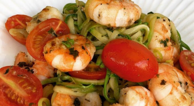 Spaghetti de abobrinha com camarão