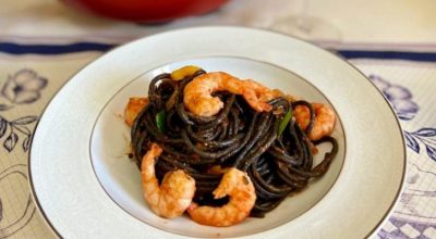 Spaghetti Nero di Seppia com molho de camarão