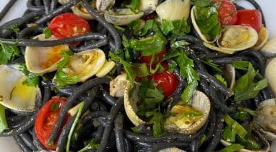 Spaghetti negro com vôngole