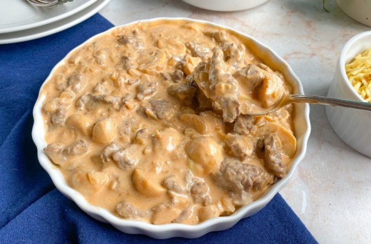 Strogonoff de carne simples e fácil