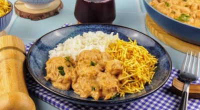 Strogonoff de frango com creme de ricota