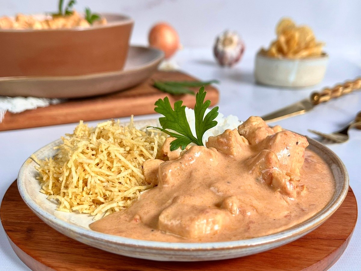 Strogonoff de frango simples e rápido