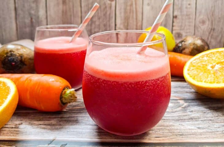Suco de beterraba com cenoura e laranja