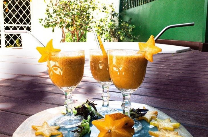 Suco de carambola refrescante