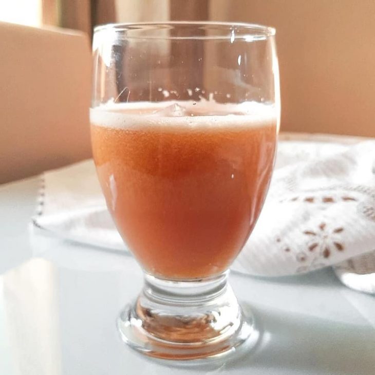 Suco de maçã com gengibre