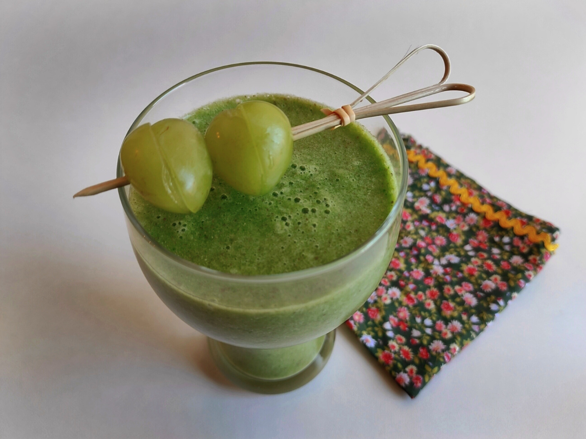 Suco detox de couve com abacaxi