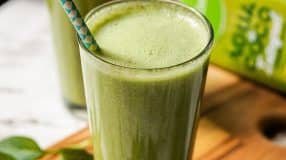 Suco verde de abacaxi