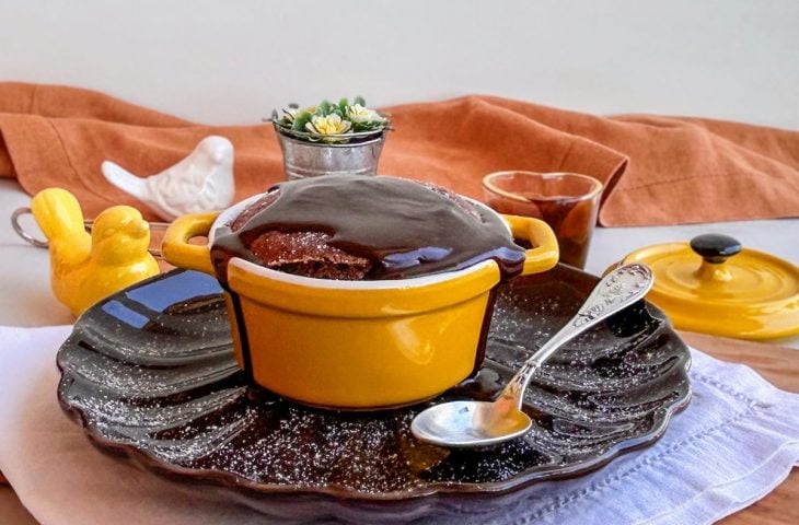 Suflê de chocolate na air fryer