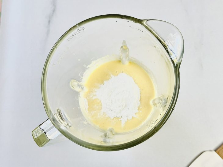 Fermento em pó adicionado ao liquidificador.
