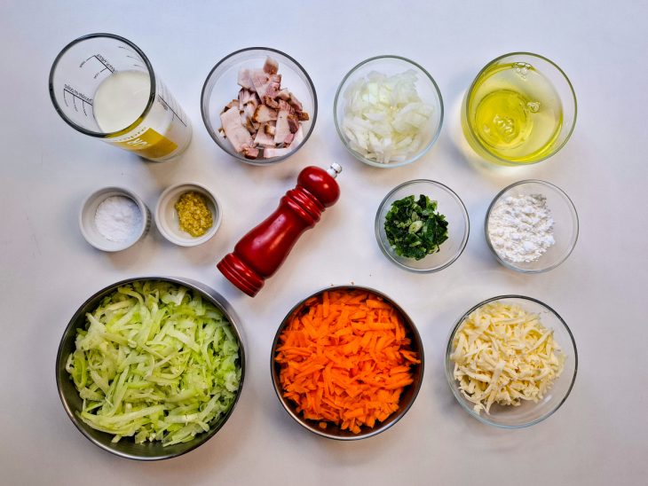 Ingredientes reunidos em uma bancada.