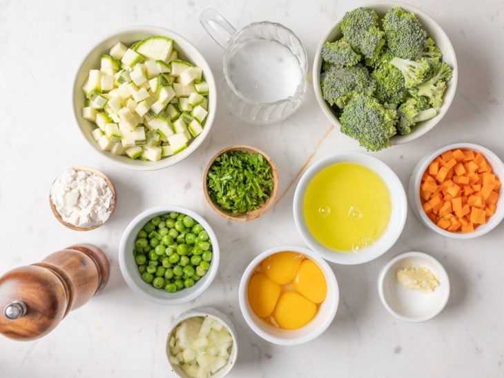 Ingredientes sobre a bancada.
