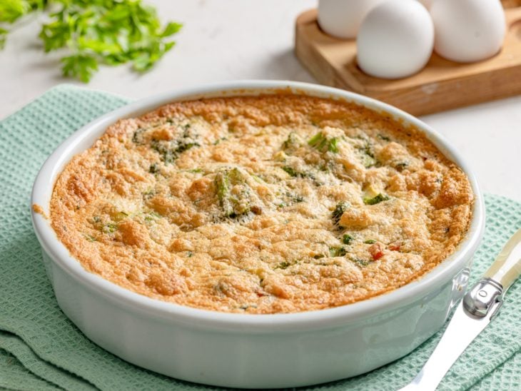 Refratário com suflê de legumes.