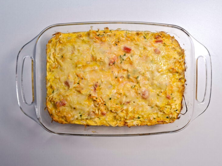 Suflê de repolho fit após tempo de forno.
