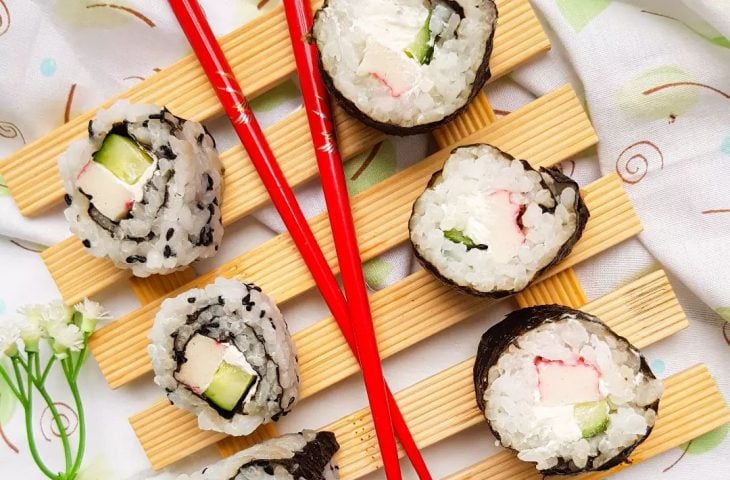 Sushi com kani