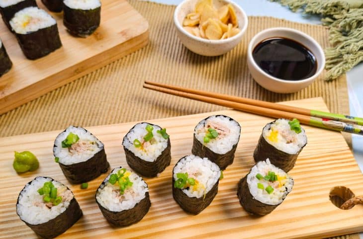 Sushi de atum enlatado