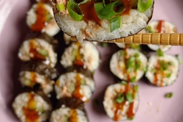 Sushi de atum enlatado