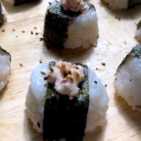 Sushi de salmão grelhado