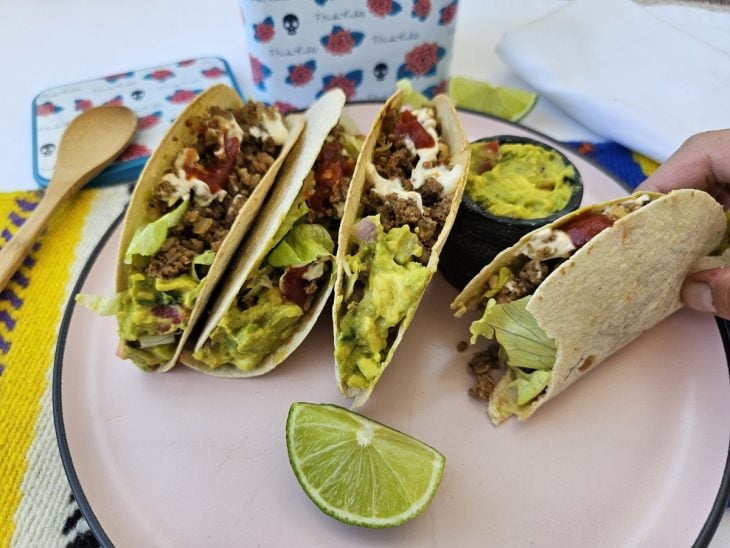Um prato contendo taco com Rap10.