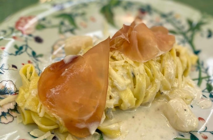Tagliatelle com pera