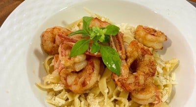 Tagliatelle trufado com camarão