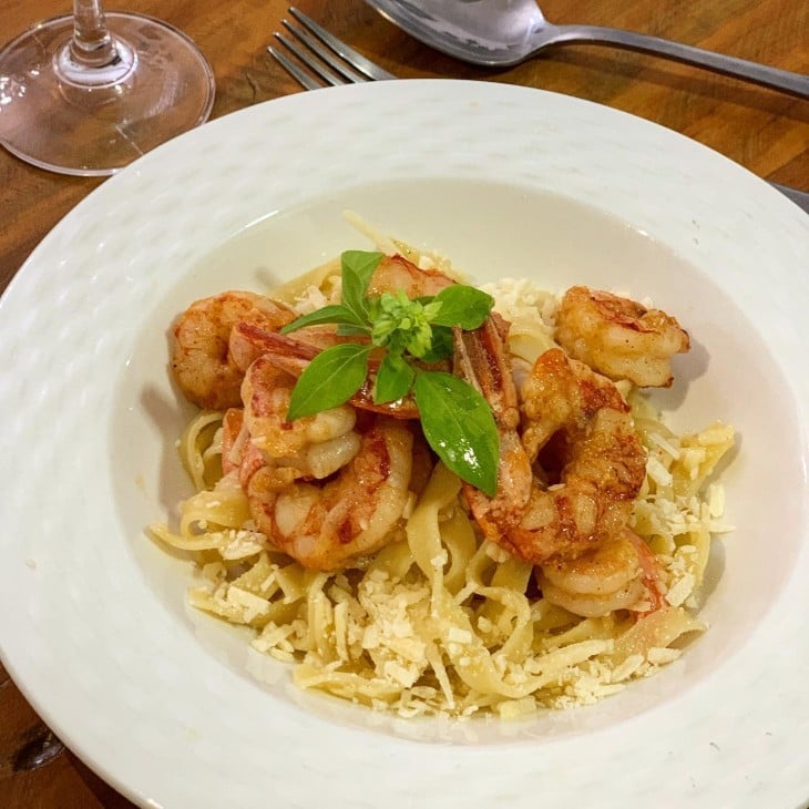 Tagliatelle trufado com camarão