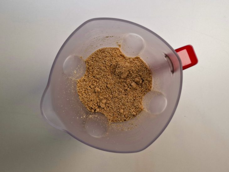 Gergelim colocado no liquidificador.