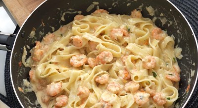 Talharim com camarão e gorgonzola